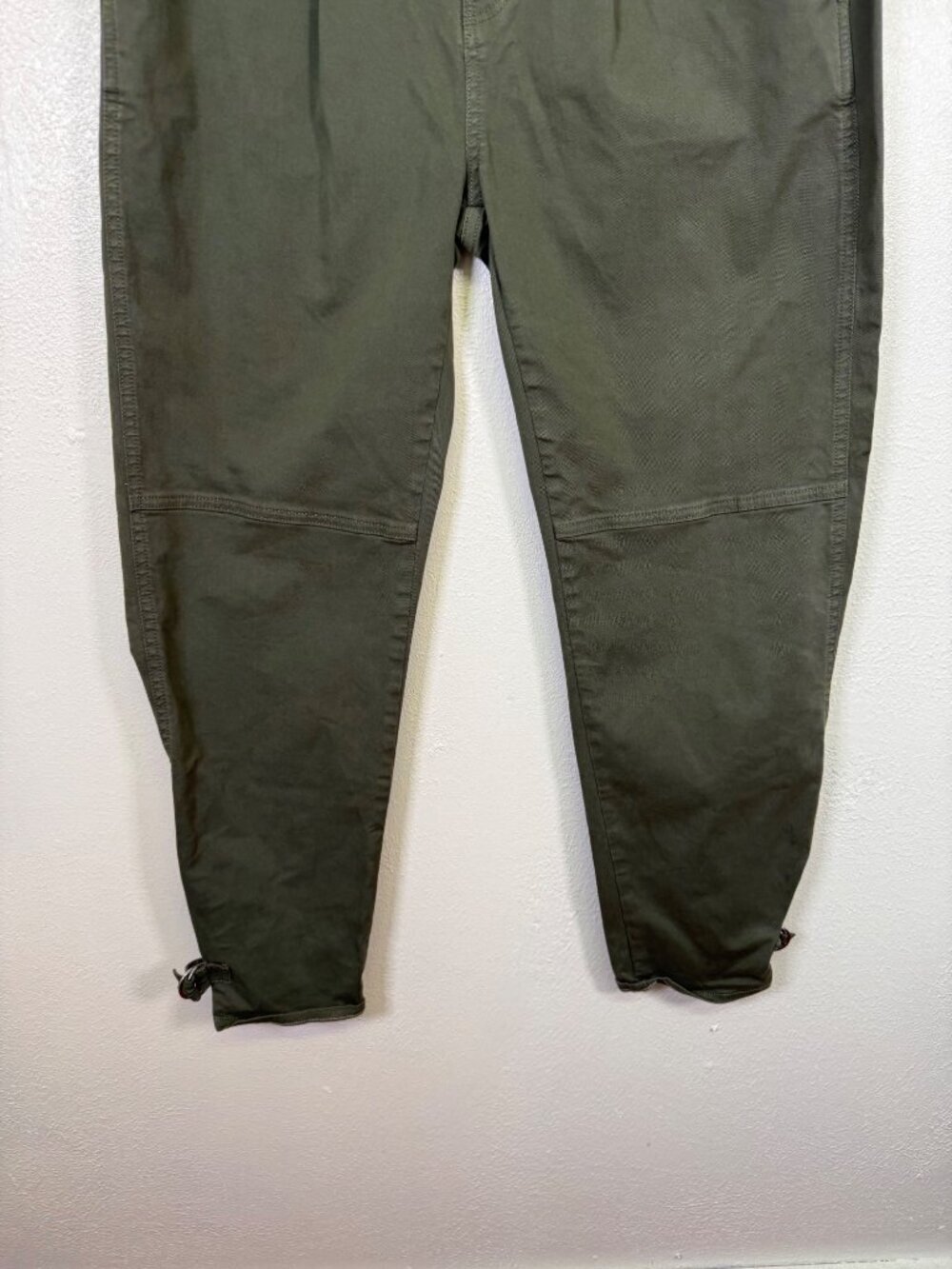 Veronica Beard Jean Monika Tapered Pants Green High Rise 30/10 Model Off Duty - Picture 8 of 16